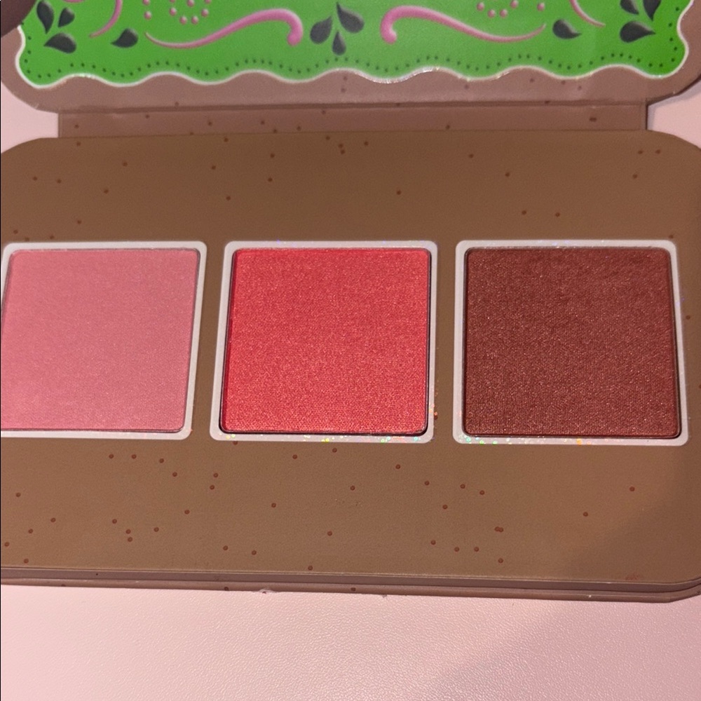 NYX Professional Makeup Palette and Lip Gloss Set - Picture 3 of 5